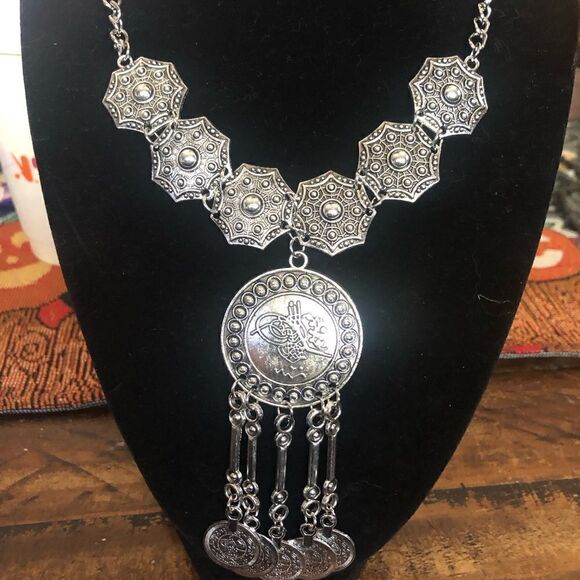 Set of 3 silver played necklace earrings and bracelet.necklace can be choker - Picture 3 of 8